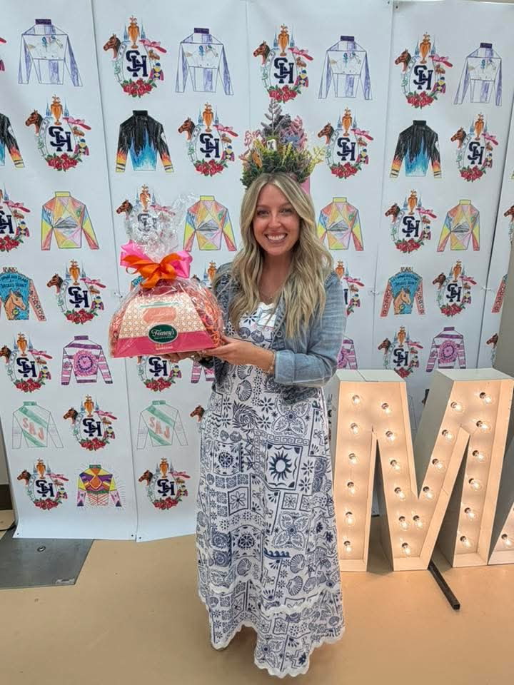 Jenelle dressed up for a derby-themed event